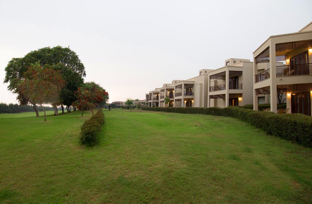 Lemon Tree Hotel, Tarudhan Valley, Manesar Γκουργκάον Εξωτερικό φωτογραφία