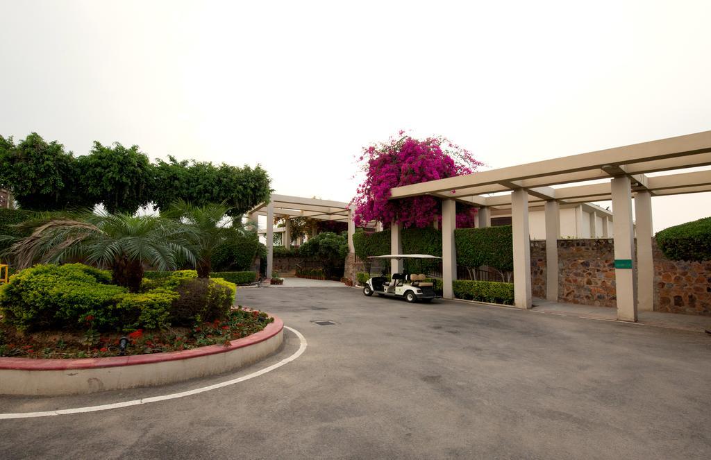 Lemon Tree Hotel, Tarudhan Valley, Manesar Γκουργκάον Εξωτερικό φωτογραφία