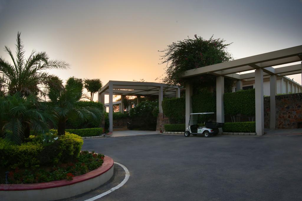 Lemon Tree Hotel, Tarudhan Valley, Manesar Γκουργκάον Εξωτερικό φωτογραφία