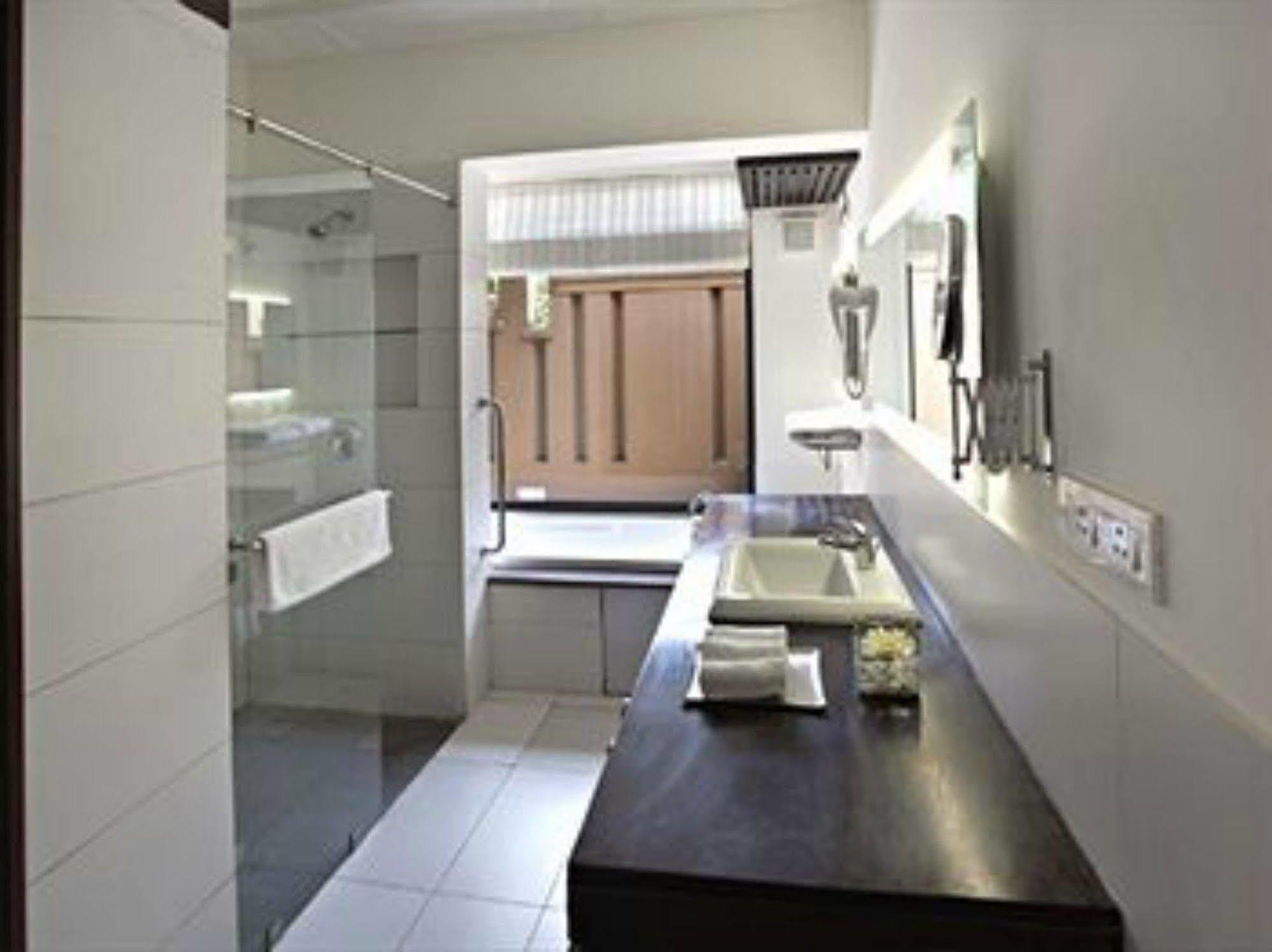 Lemon Tree Hotel, Tarudhan Valley, Manesar Γκουργκάον Εξωτερικό φωτογραφία
