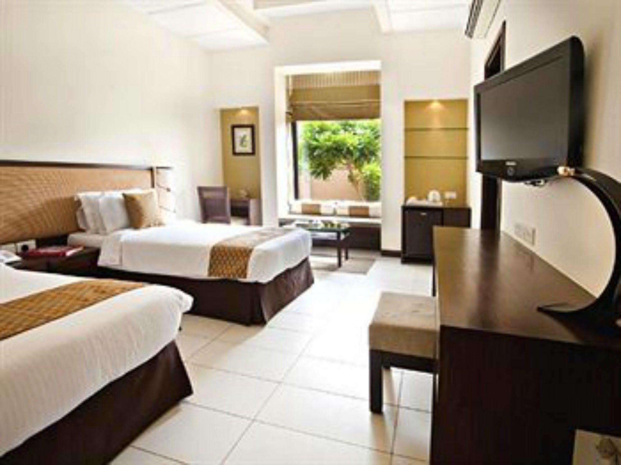 Lemon Tree Hotel, Tarudhan Valley, Manesar Γκουργκάον Εξωτερικό φωτογραφία