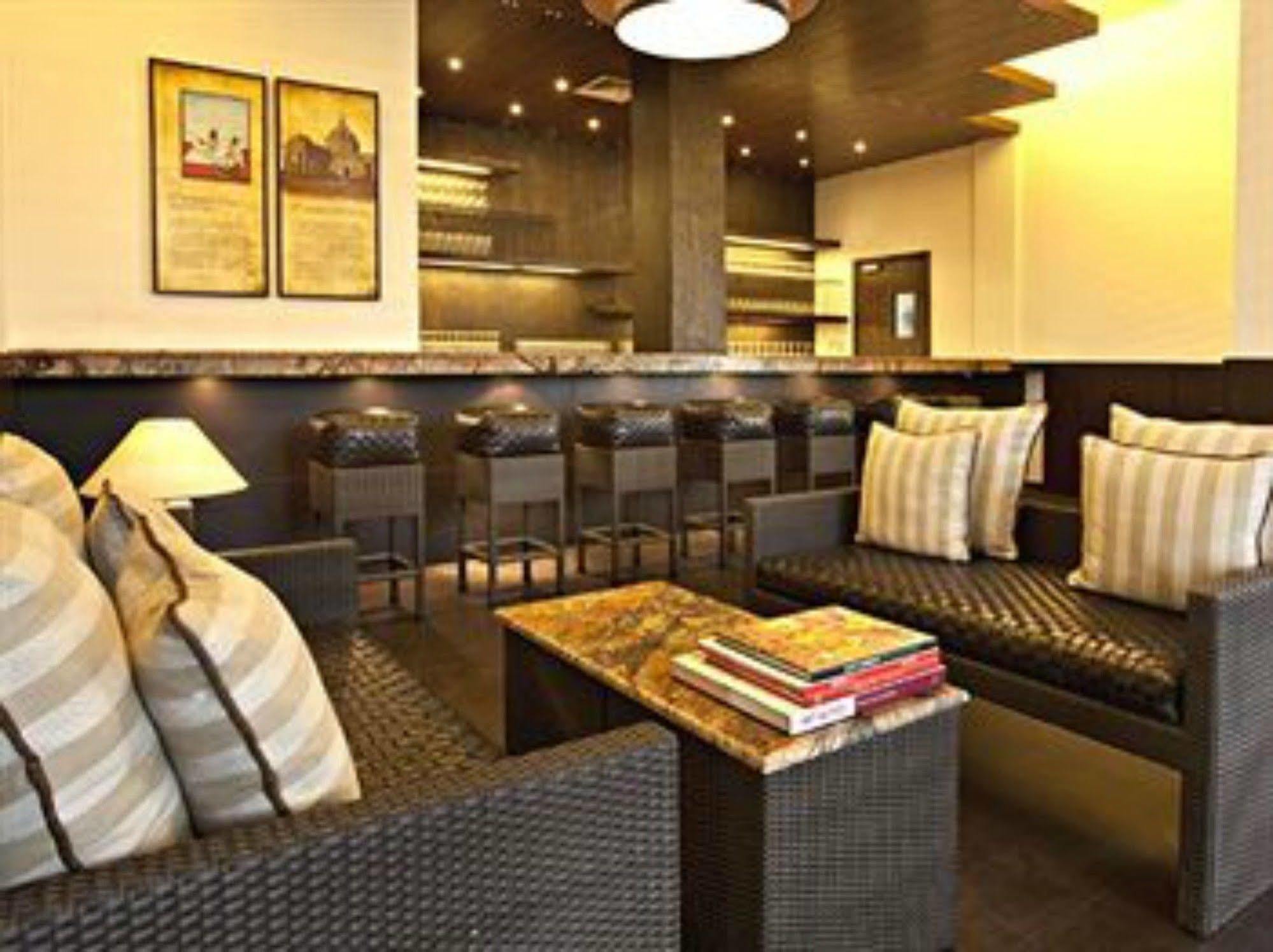 Lemon Tree Hotel, Tarudhan Valley, Manesar Γκουργκάον Εξωτερικό φωτογραφία