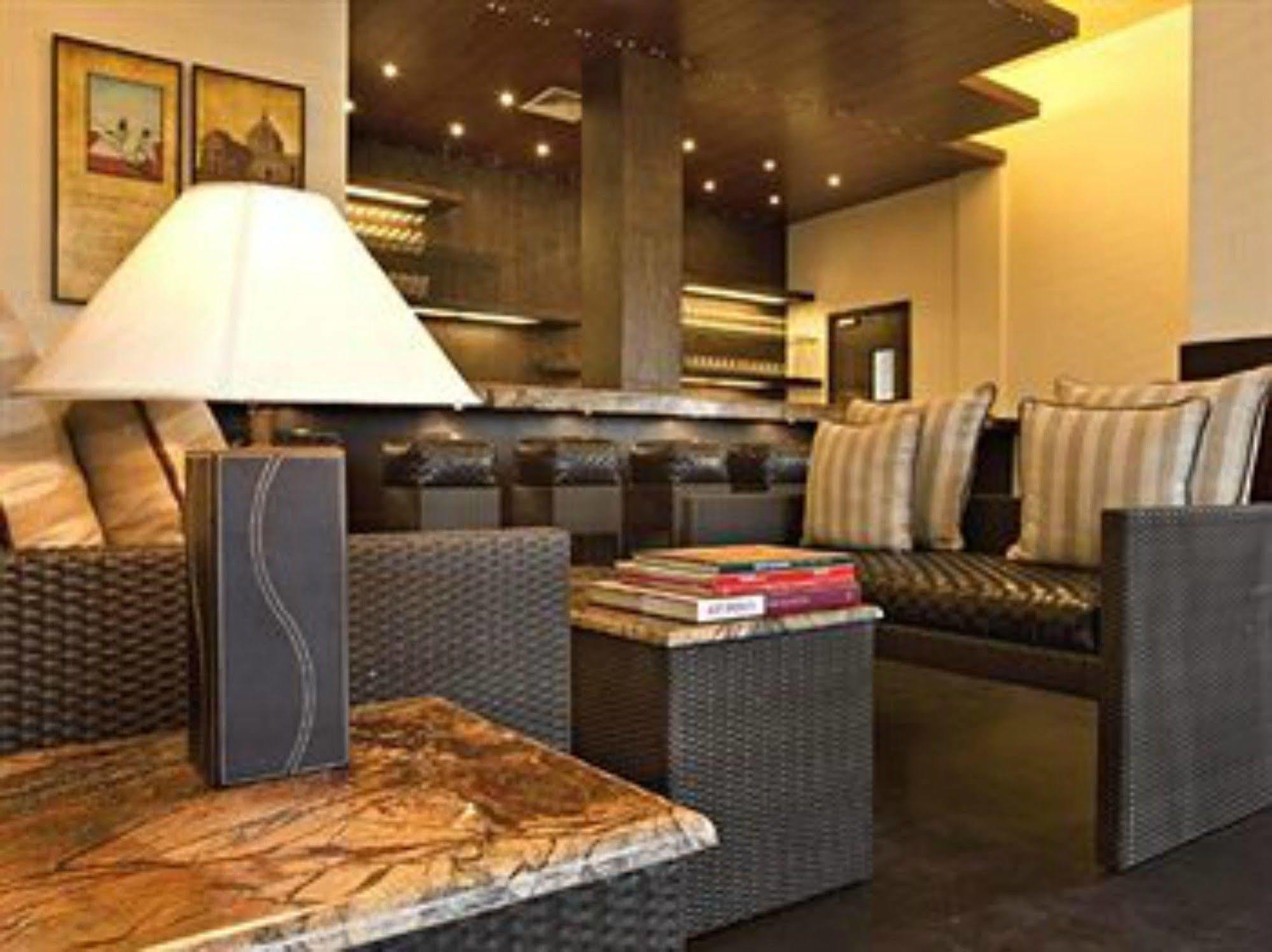 Lemon Tree Hotel, Tarudhan Valley, Manesar Γκουργκάον Εξωτερικό φωτογραφία