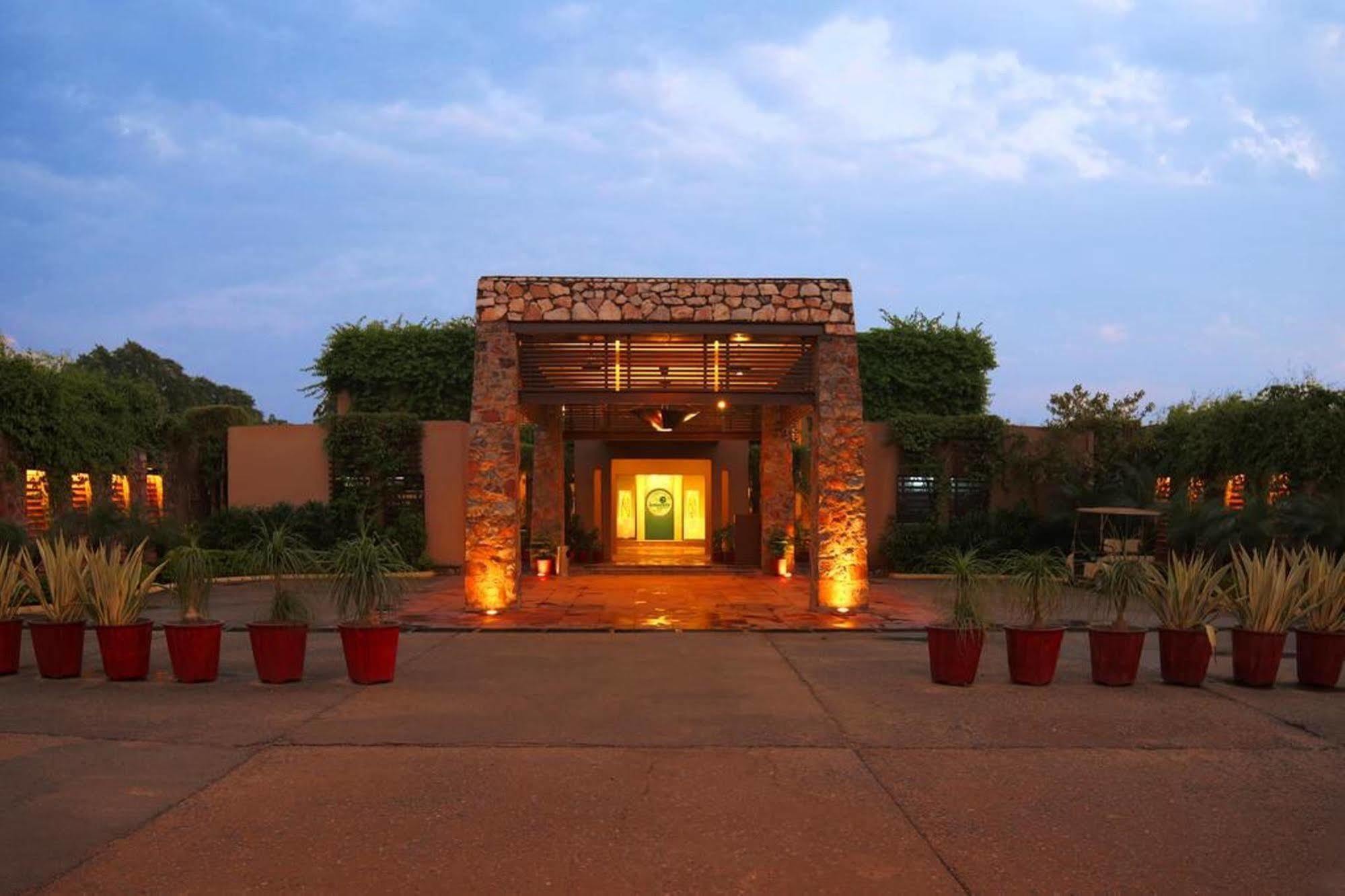 Lemon Tree Hotel, Tarudhan Valley, Manesar Γκουργκάον Εξωτερικό φωτογραφία