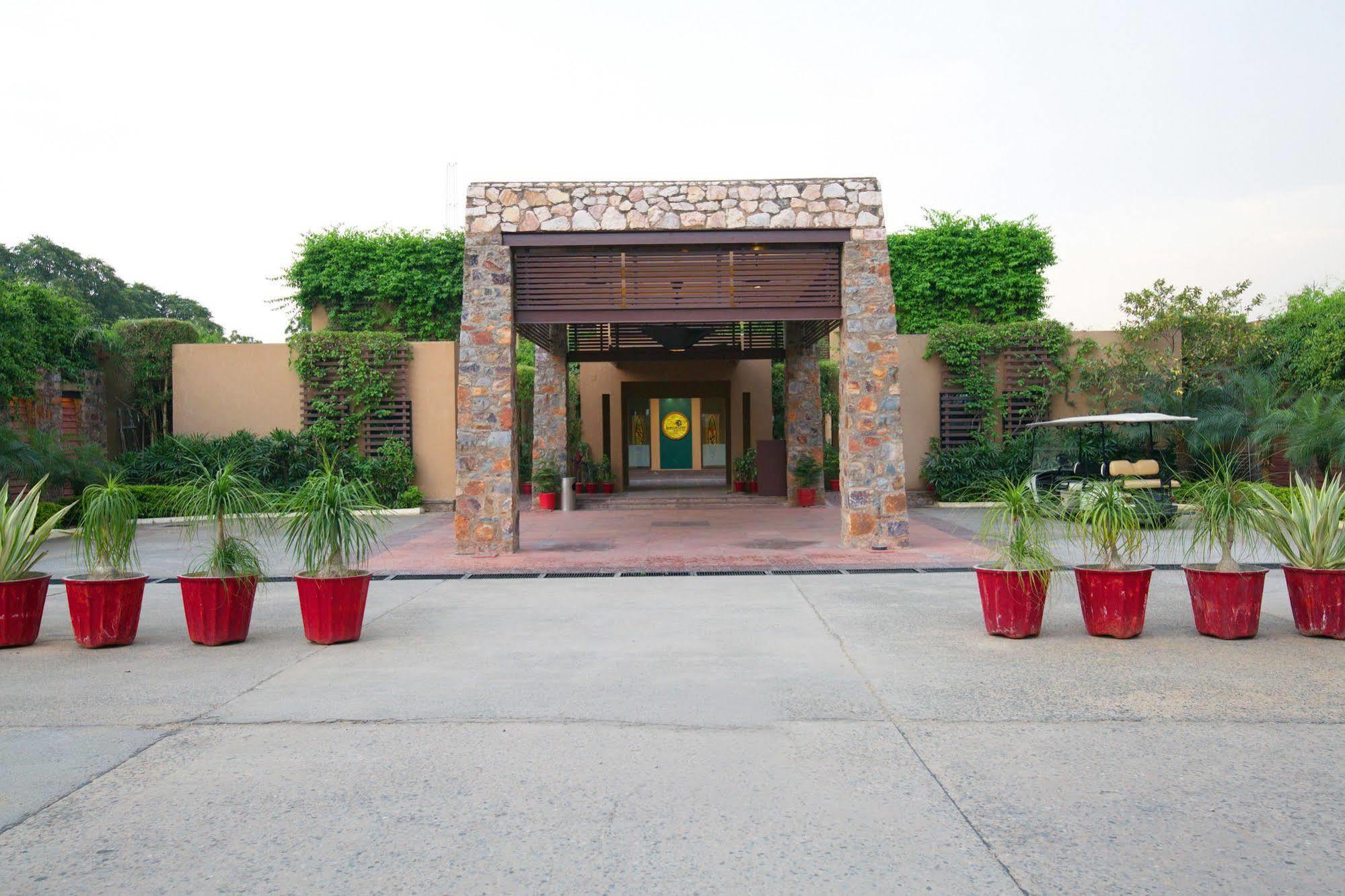 Lemon Tree Hotel, Tarudhan Valley, Manesar Γκουργκάον Εξωτερικό φωτογραφία