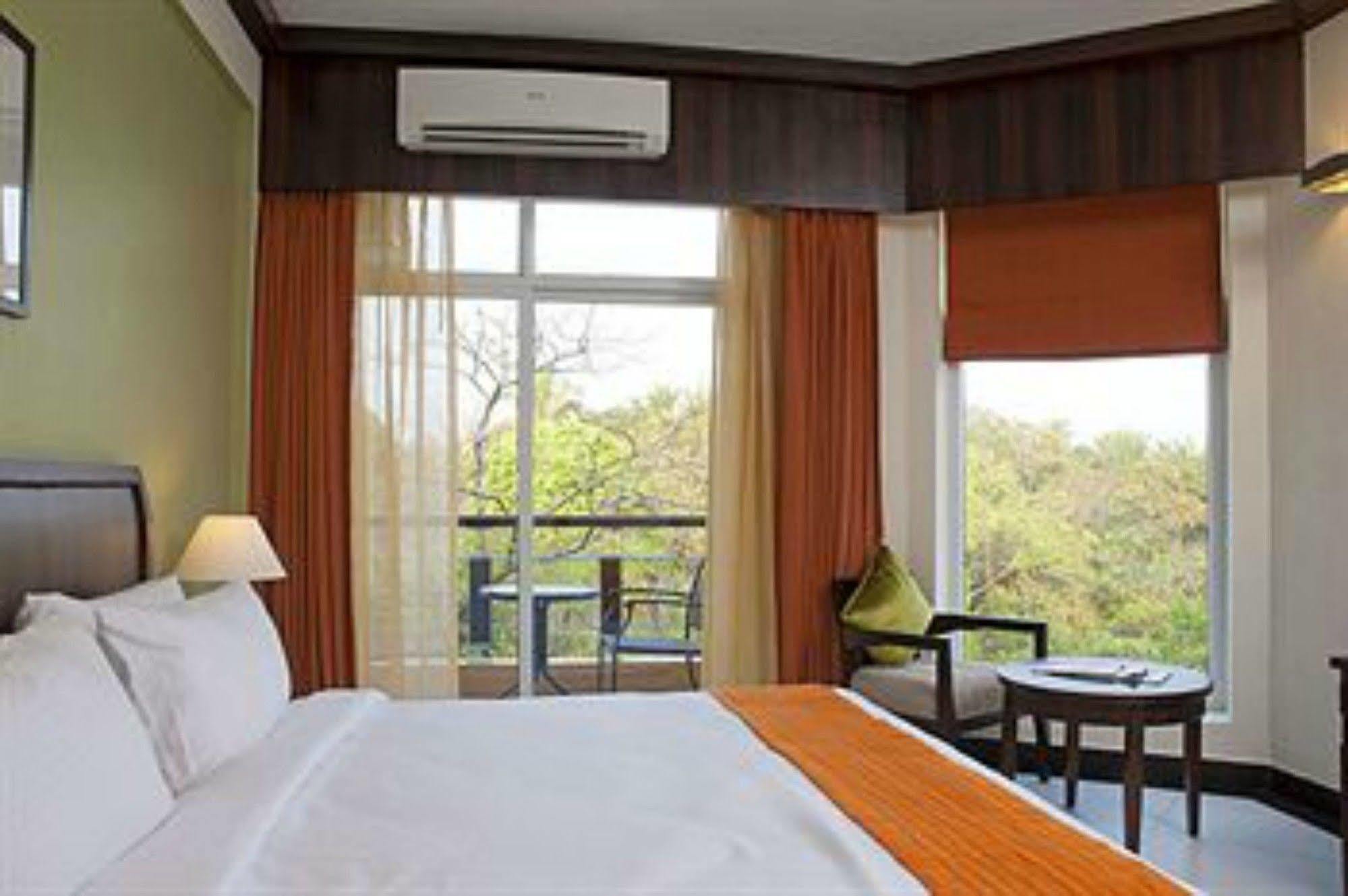 Lemon Tree Hotel, Tarudhan Valley, Manesar Γκουργκάον Εξωτερικό φωτογραφία